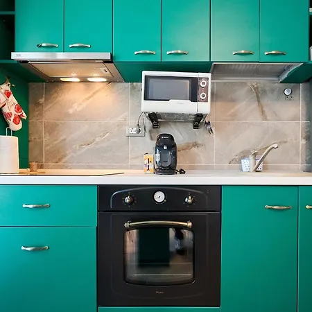 Color 126 - & Pools Access *