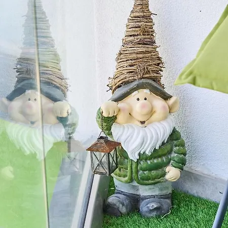 Color 126 - & Pools Access * Mamaia