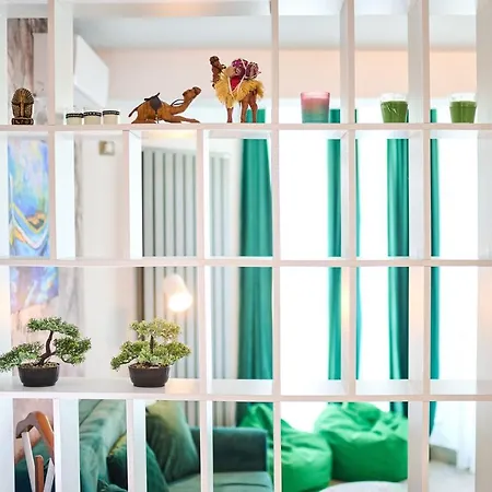 Color 126 - & Pools Access 아파트