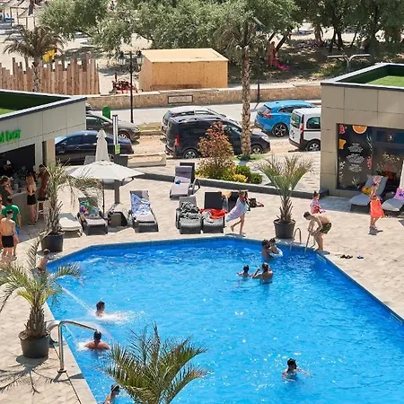 Color 126 - & Pools Access Mamaia