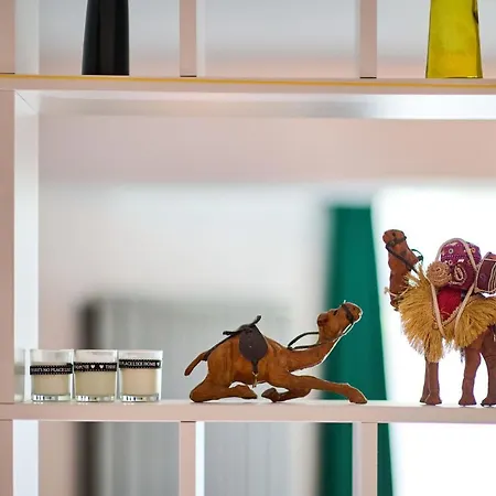 Color 126 - & Pools Access *