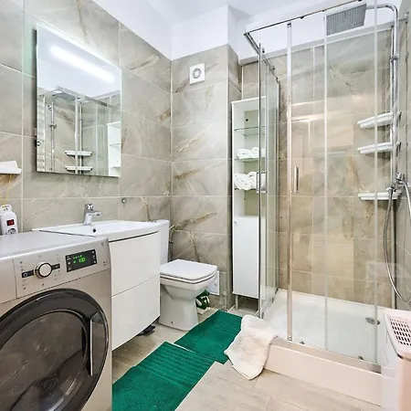 Apartment Color 126 - & Pools Access *