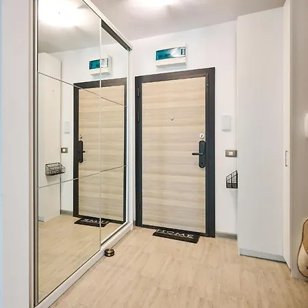 Color 126 - & Pools Access 아파트 마마이아