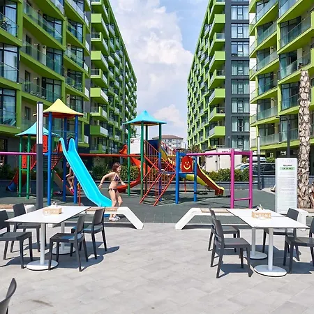 Color 126 - & Pools Access Apartment *