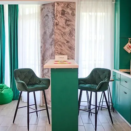 Apartment Color 126 - & Pools Access *