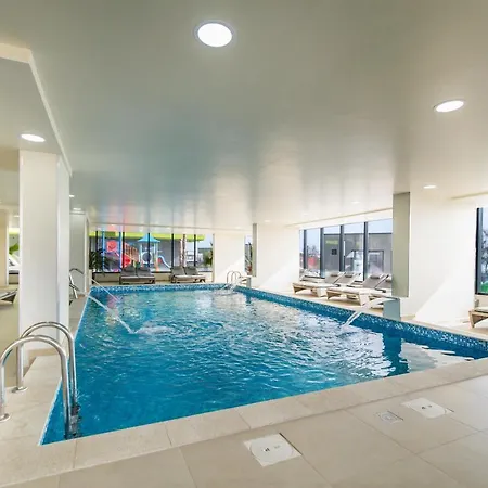 Color 126 - & Pools Access Apartment *