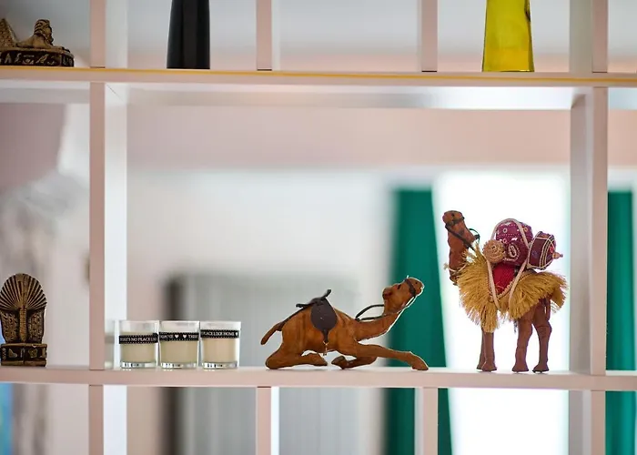 Color 126 - & Pools Access *