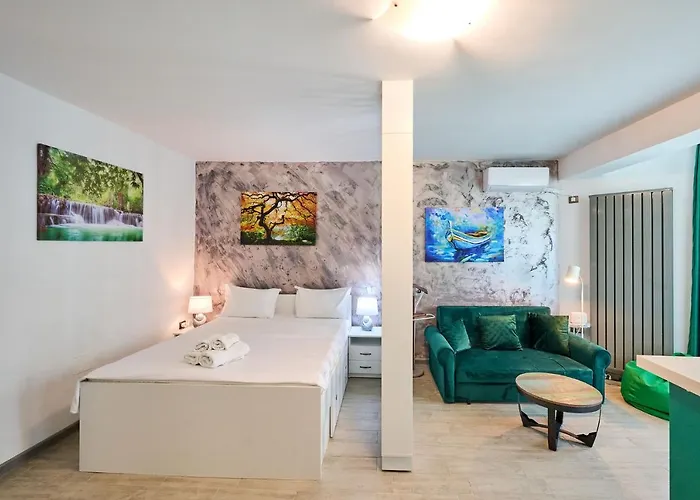 Color 126 - & Pools Access Appartement