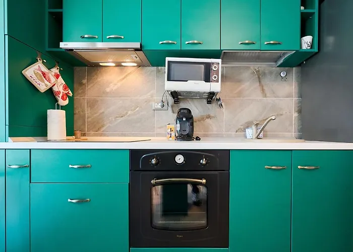 Color 126 - & Pools Access *