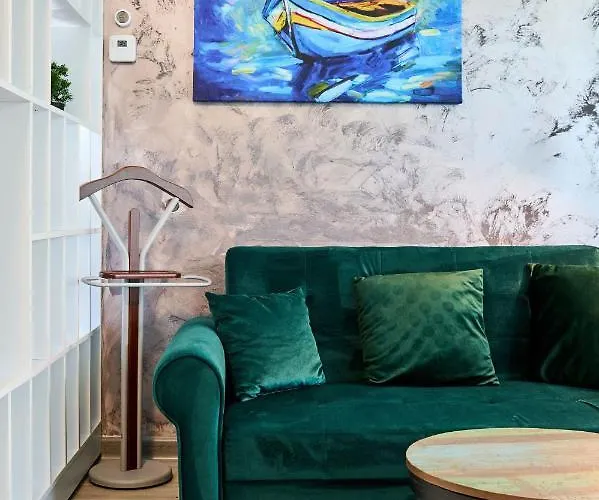 Color 126 - & Pools Access Mamaia