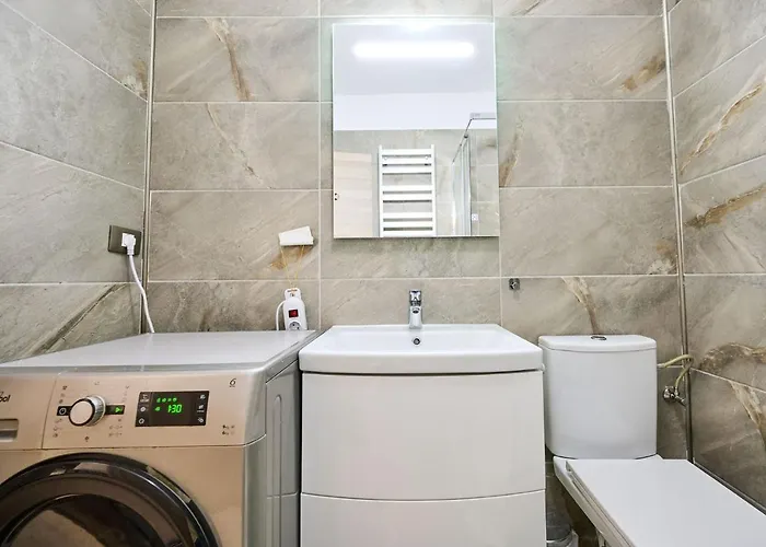 Color 126 - & Pools Access * Mamaia