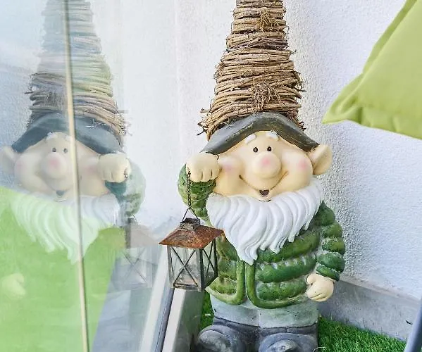 Color 126 - & Pools Access * Mamaia